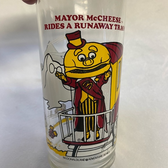 1980 MCDONALDS ADVENTURE SERIES MAYOR MCCHEESE DRINKING GLASS Collectible - Picture 2 of 14